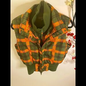 Japanese tourists sleeveless puffer zip up vest